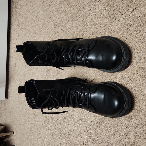 Boots - Picture 2 of 4